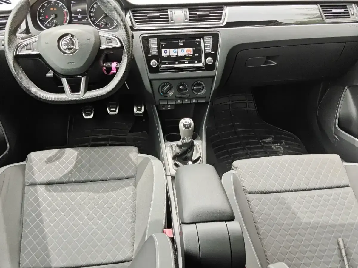 Usado Skoda Rapid Ambition 86 CV (63 kW) 2015 Blanco Utilitario