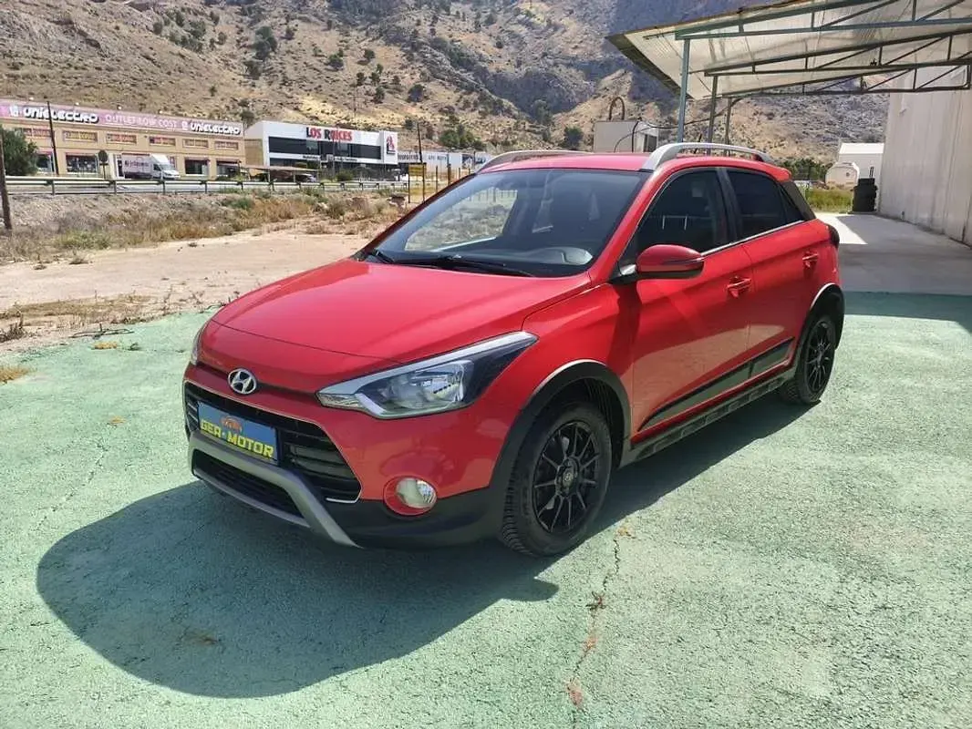 Usado Hyundai i20 Active 100 CV (73 kW) 2019 Rojo Utilitario