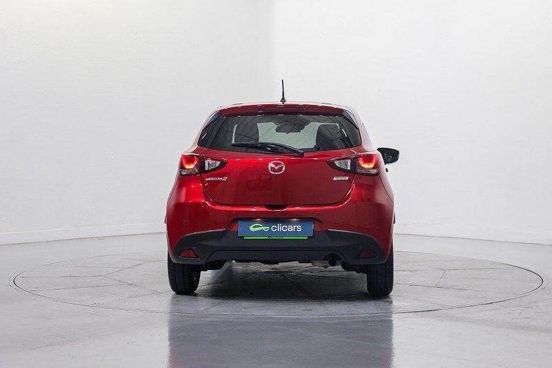 Usado Mazda 2 75 CV (55 kW) 2017 Rojo Berlina