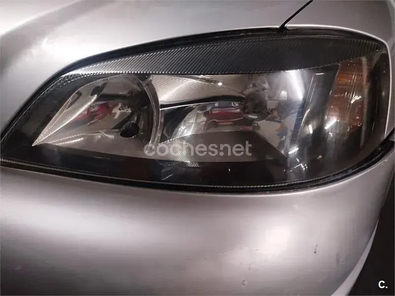Usado Opel Astra Edition 100 CV (73 kW) 2004 Gris / plata Berlina