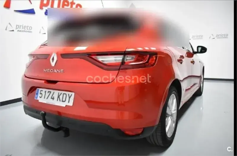 Usado Renault Mégane 90 CV (66 kW) 2017 Rojo Berlina