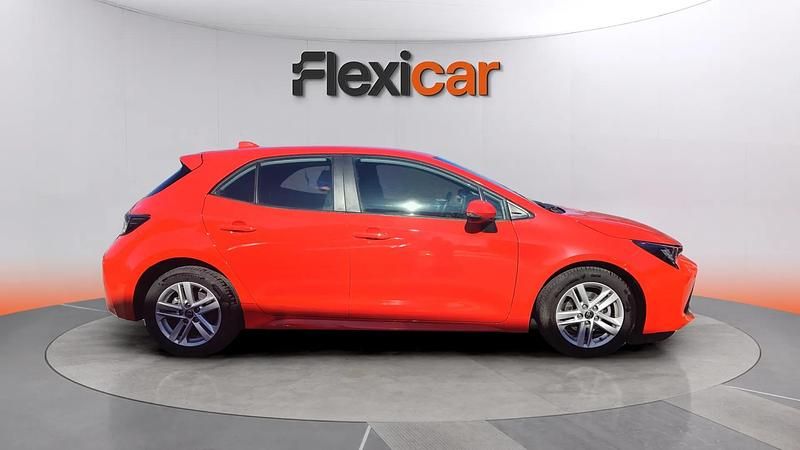 Usado Toyota Corolla Active 122 CV (89 kW) 2022 Rojo Berlina