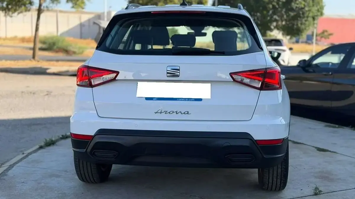 Usado Seat Arona Style Plus 110 CV (80 kW) 2022 Blanco SUV
