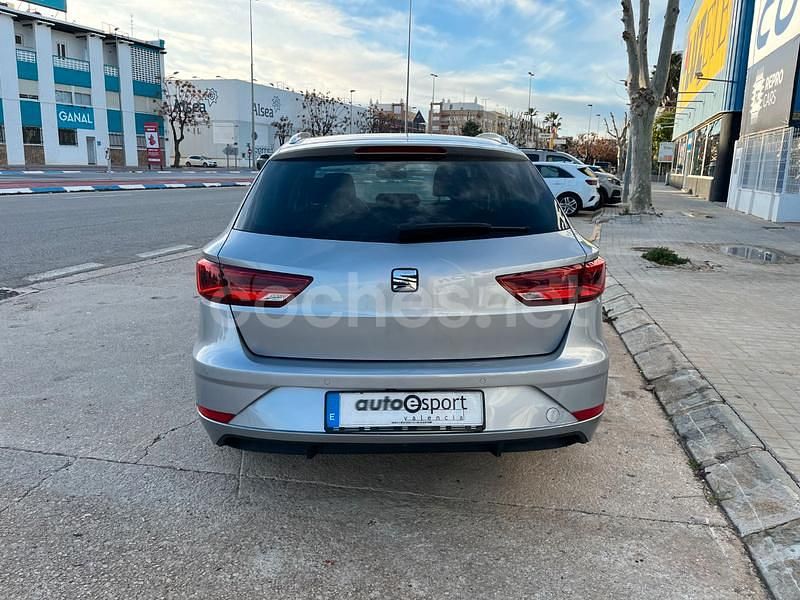 Usado Seat Leon XCELLENCE 130 CV (95 kW) 2020 Gris / plata Familiar