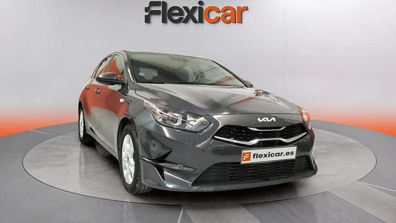 Usado Kia Ceed 120 CV (88 kW) 2023 Gris Utilitario