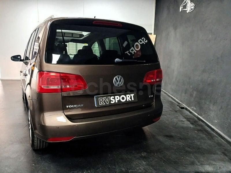 Usado VW Touran Advance 140 CV (102 kW) 2011 Marrón Monovolumen