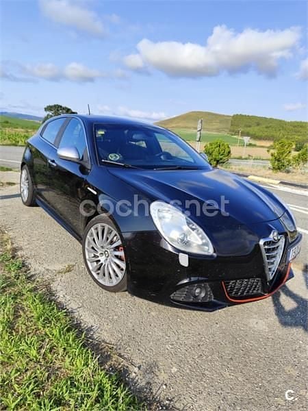 Negro Usado 2010 Alfa Romeo Giulietta Distinctive Utilitario | 6500 € (Buen precio) - Imagen 1/4
