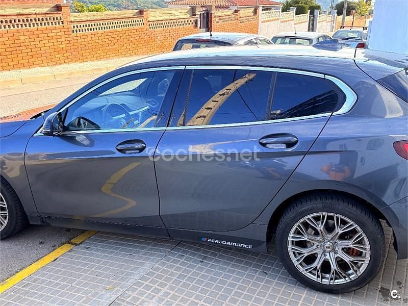 Usado BMW 116 116 CV (85 kW) 2020 Gris / plata Utilitario
