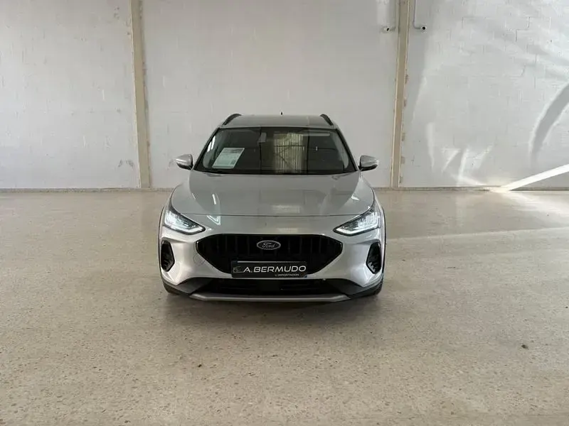 Usado Ford Focus Active X 125 CV (91 kW) 2023 Gris / plata Familiar