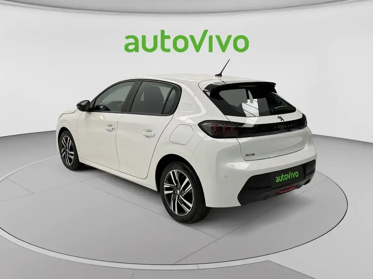 Usado Peugeot 208 Active 75 CV (55 kW) 2023 Blanco Utilitario