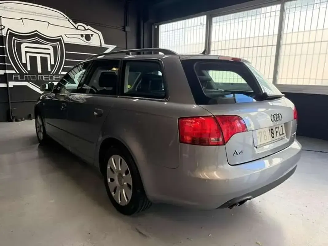 Usado Audi A4 140 CV (102 kW) 2007 Gris Berlina