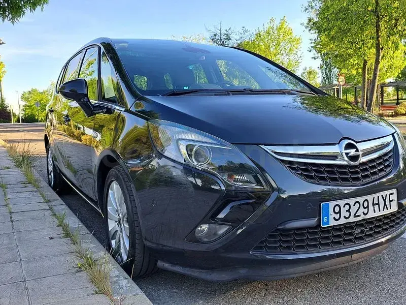 Usado Opel Zafira Family 140 CV (102 kW) 2014 Negro Monovolumen