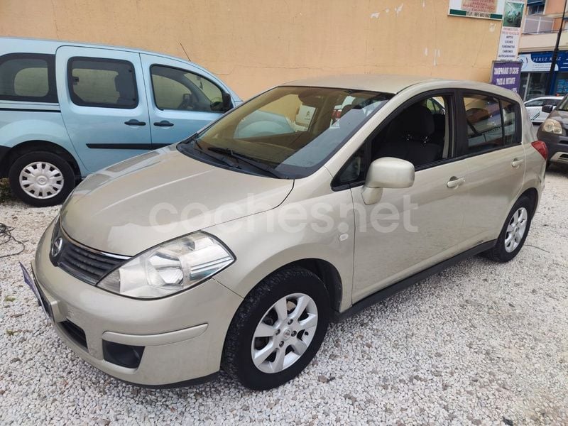 Beige Usado 2008 Nissan Tiida Acenta Berlina | 4490 € - Imagen 1/4