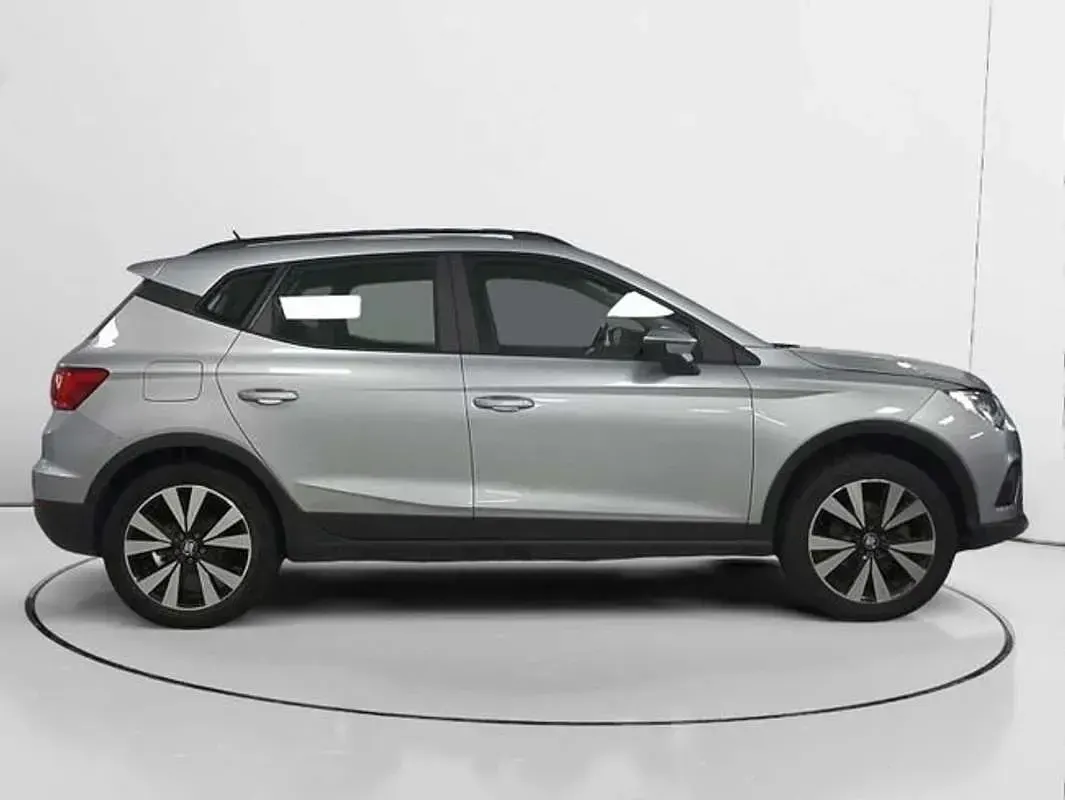 Usado Seat Arona Style 110 CV (80 kW) 2021 Gris SUV