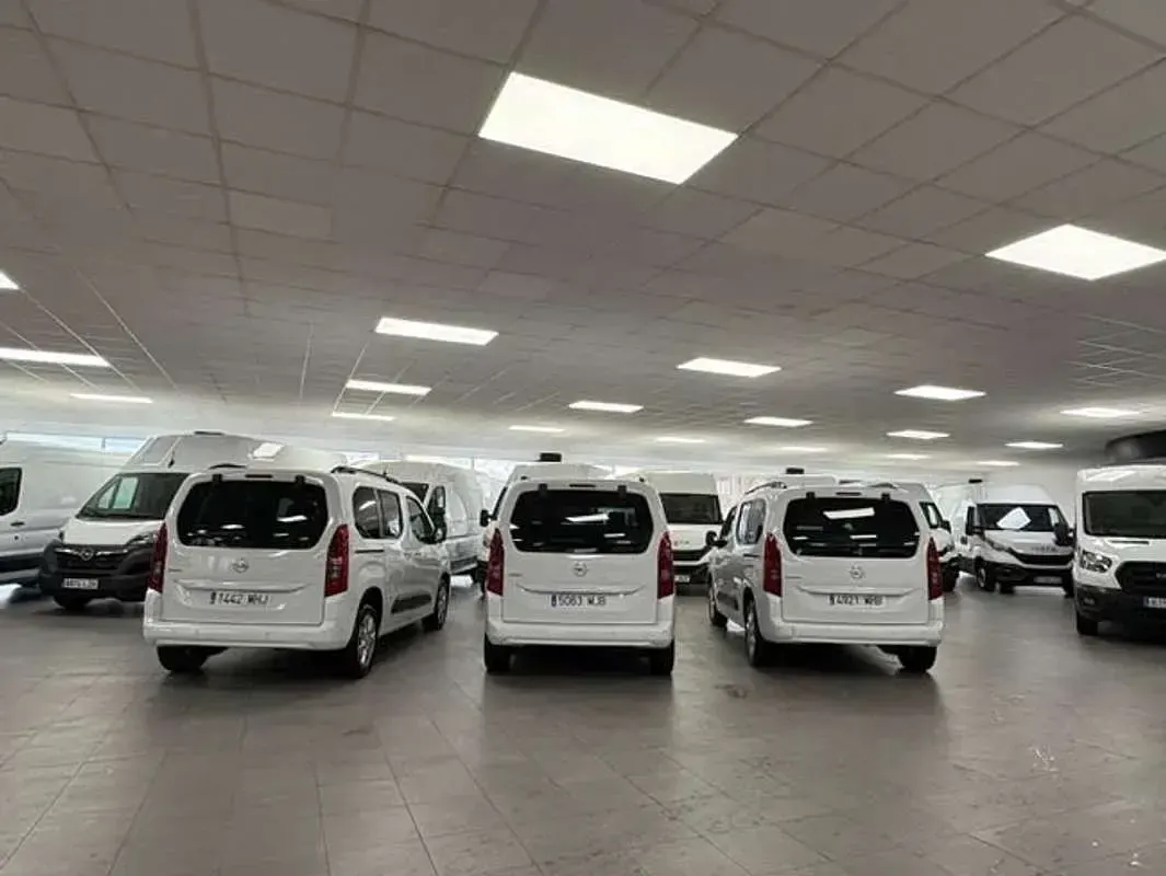 Usado Opel Combo Business Edition 102 CV (75 kW) 2021 Blanco Monovolumen