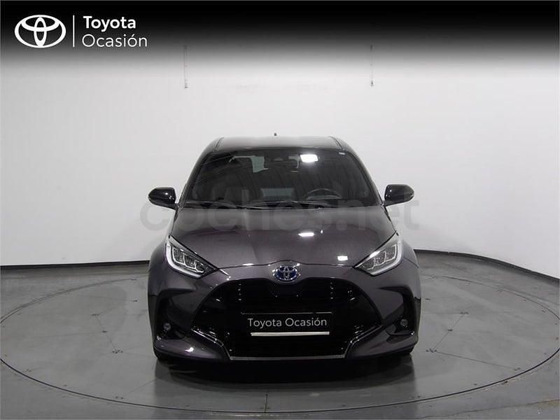 Usado Toyota Yaris Hybrid Style 116 CV (85 kW) 2022 Gris / plata Utilitario