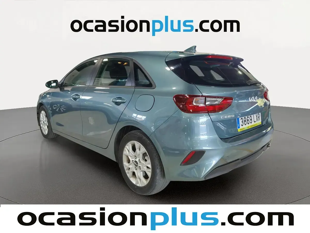 Usado Kia Ceed 101 CV (74 kW) 2022 Gris Utilitario