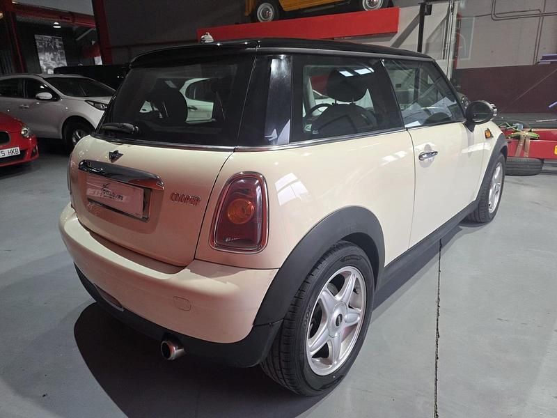 Usado Mini Cooper 120 CV (88 kW) 2007 Blanco Utilitario