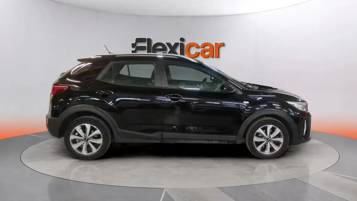 Usado Kia Stonic 101 CV (74 kW) 2022 Negro SUV