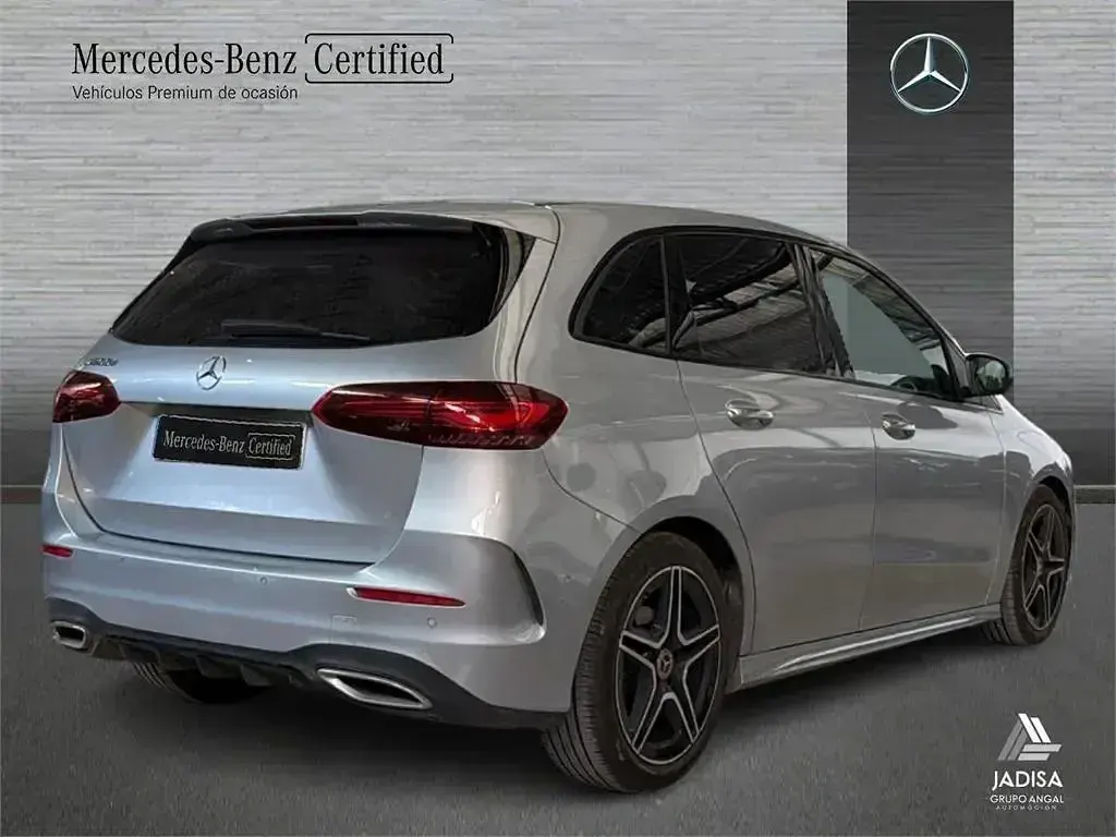 Usado Mercedes B200 150 CV (110 kW) 2025 Negro Utilitario