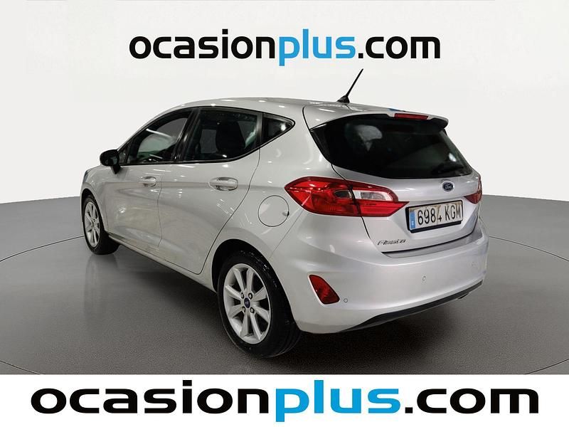 Usado Ford Fiesta Trend+ 101 CV (74 kW) 2017 Gris plata Utilitario