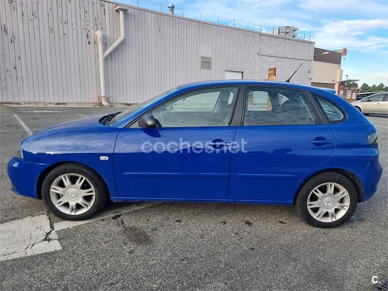 Usado Seat Ibiza 100 CV (73 kW) 2006 Azul Berlina