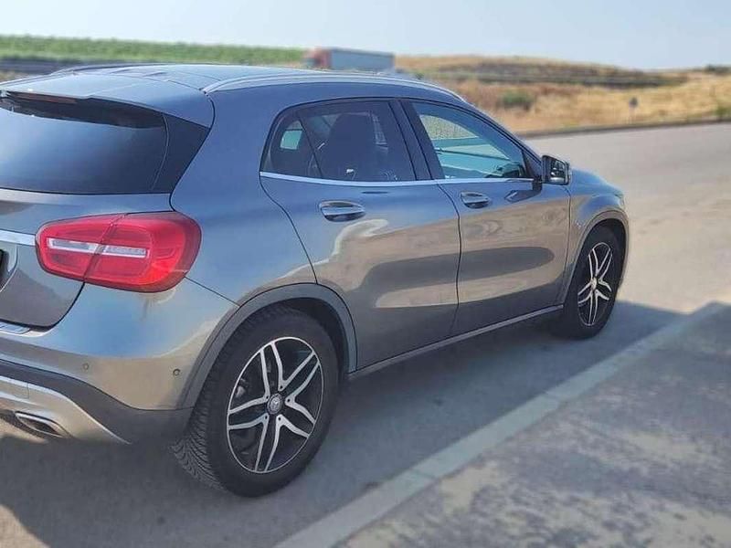 Usado Mercedes GLA200 AMG line 136 CV (100 kW) 2016 Gris SUV