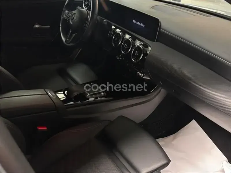 Usado Mercedes A180 116 CV (85 kW) 2020 Gris / plata Berlina