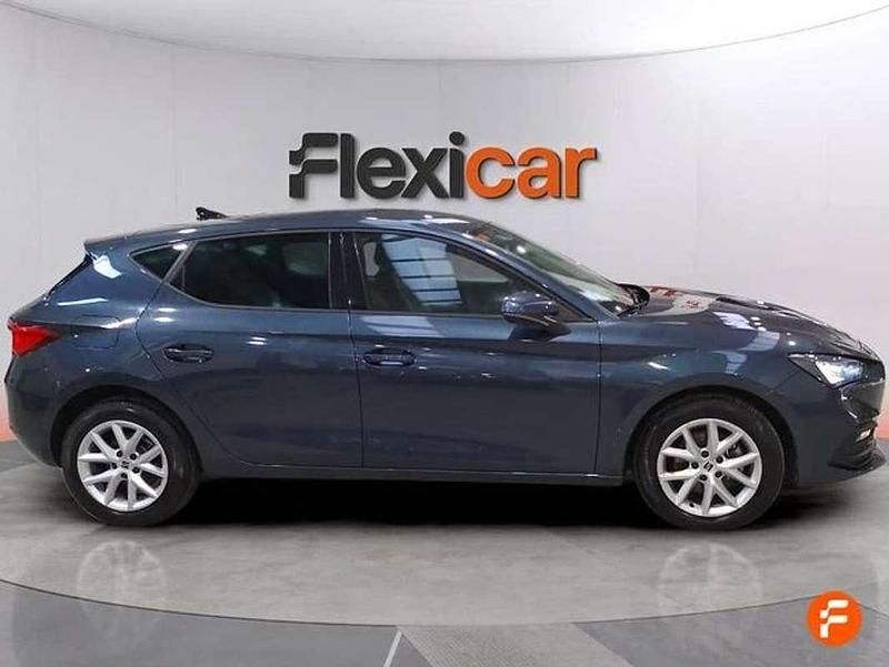 Usado Seat Leon Style 116 CV (85 kW) 2021 Gris Utilitario