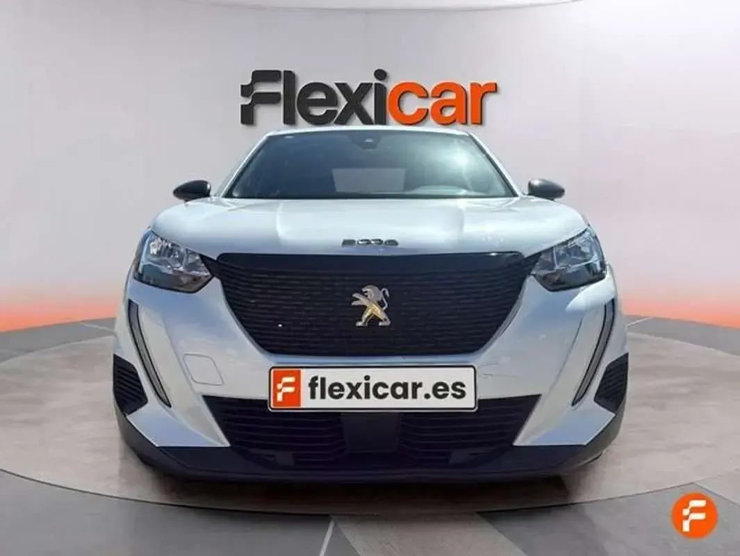 Usado Peugeot 2008 Active 101 CV (74 kW) 2023 Gris SUV