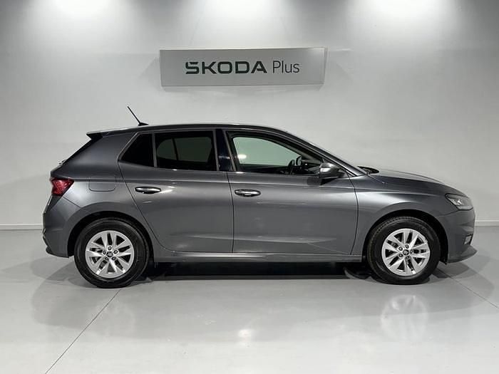 Usado Skoda Fabia Selection 95 CV (69 kW) 2025 Gris
