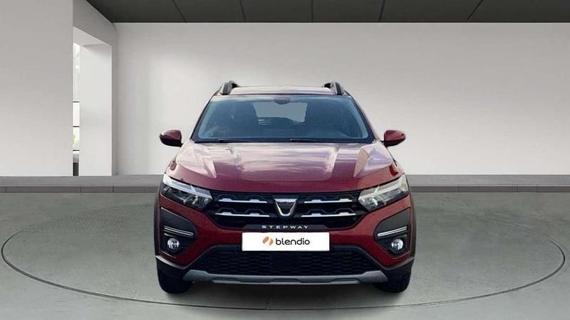 Usado Dacia Sandero Comfort 91 CV (66 kW) 2022 Rojo Utilitario