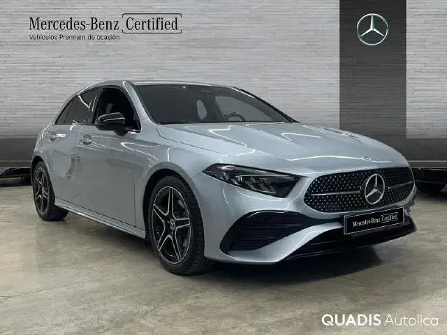 Usado Mercedes A180 136 CV (100 kW) 2025 Plata hightech