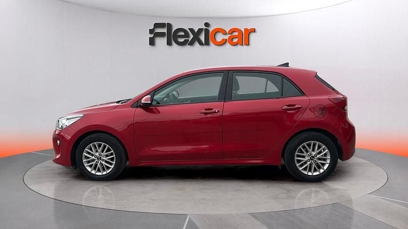 Usado Kia Rio 84 CV (61 kW) 2019 Rojo Berlina