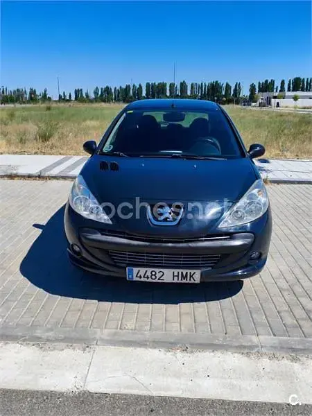 Usado Peugeot 206+ 70 CV (51 kW) 2012 Negro Utilitario