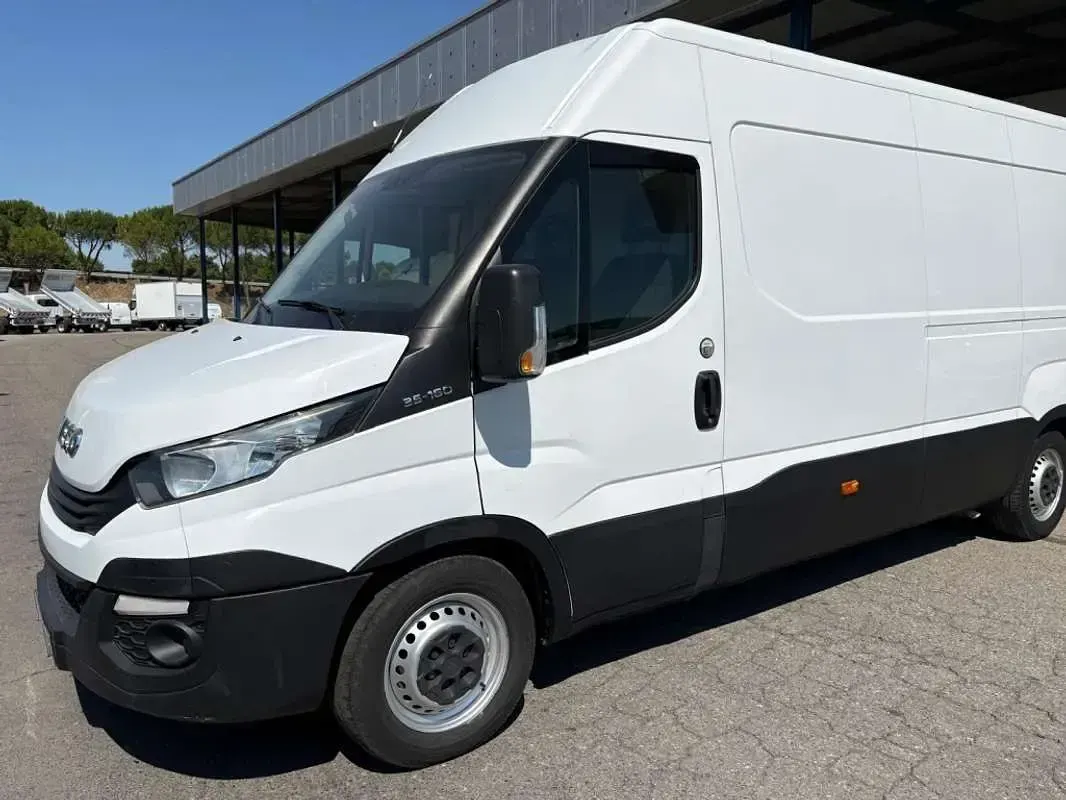 Usado Iveco Daily 156 CV (114 kW) 2018 Blanco Van