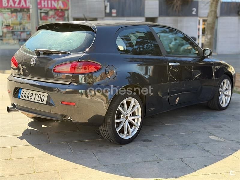 Usado Alfa Romeo 147 105 CV (77 kW) 2007 Negro Utilitario