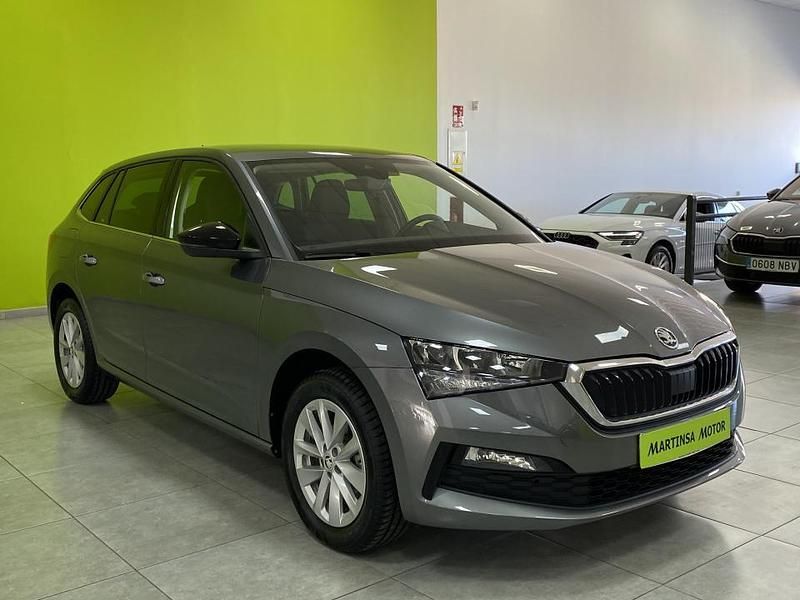 Usado Skoda Scala Selection 95 CV (69 kW) 2024 Gris Utilitario