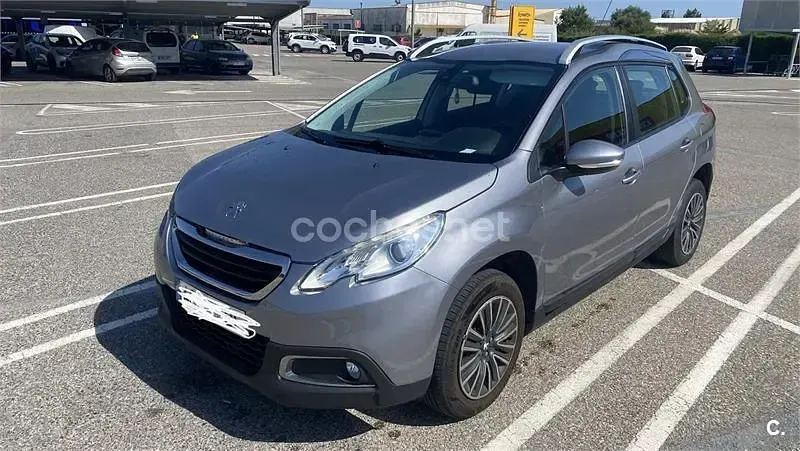 Usado Peugeot 2008 Access 82 CV (60 kW) 2015 Gris / plata SUV