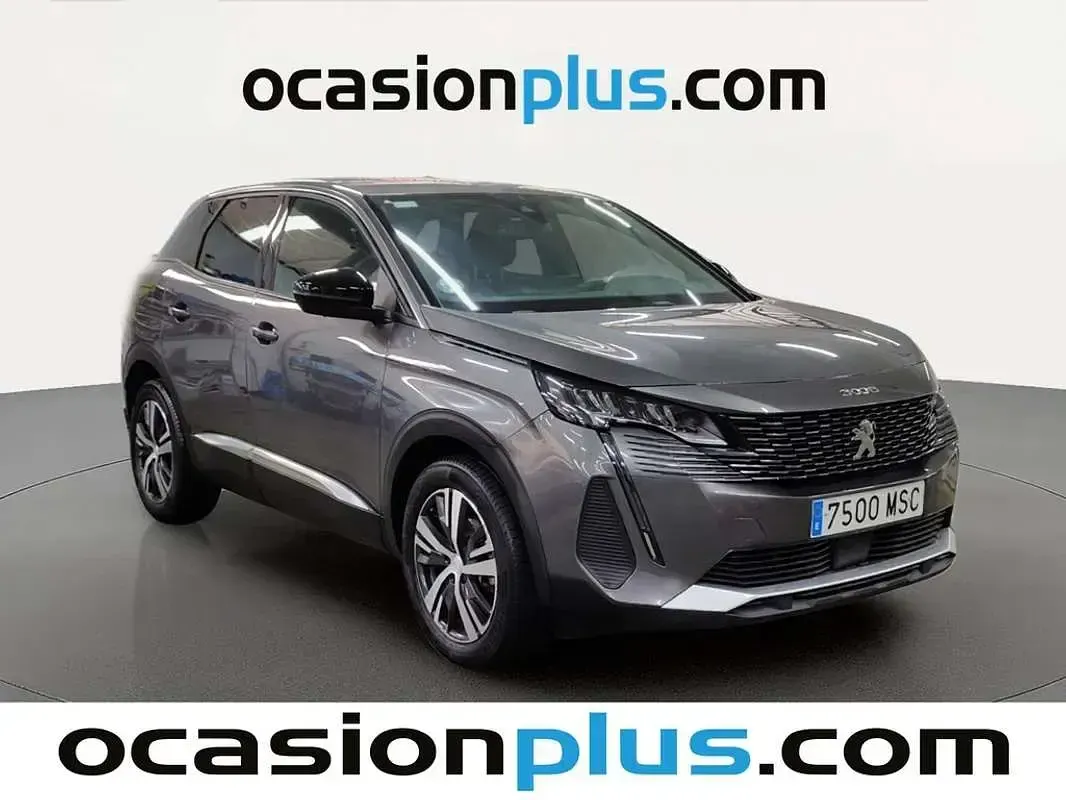 Usado Peugeot 3008 Allure 136 CV (100 kW) 2024 Gris SUV