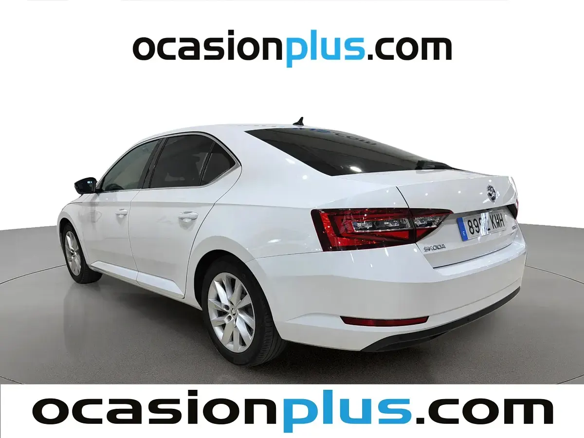 Usado Skoda Superb Ambition 150 CV (110 kW) 2018 Blanco Berlina