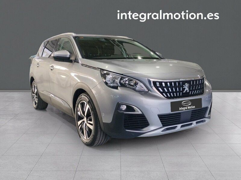 Usado Peugeot 5008 Allure 130 CV (95 kW) 2020 Marrón Monovolumen
