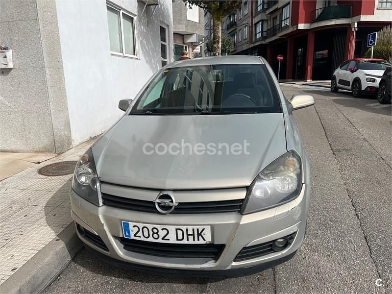 Usado Opel Astra Enjoy 100 CV (73 kW) 2005 Gris / plata Berlina
