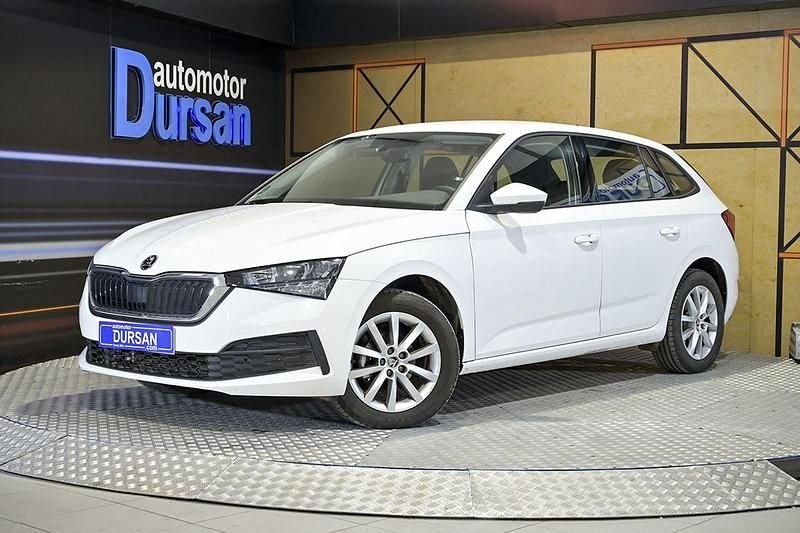 Usado Skoda Scala Active 90 CV (66 kW) 2022 Blanco Utilitario