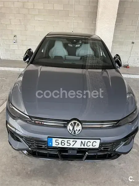 Usado VW Golf VIII GTI Clubsport 301 CV (221 kW) 2025 Gris / plata Berlina