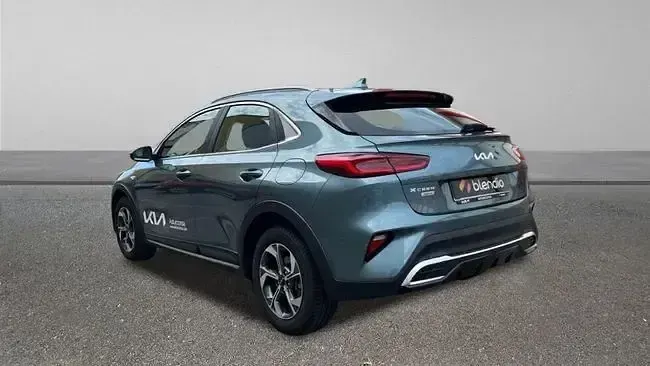 Usado Kia XCeed 136 CV (100 kW) 2024 Gris SUV