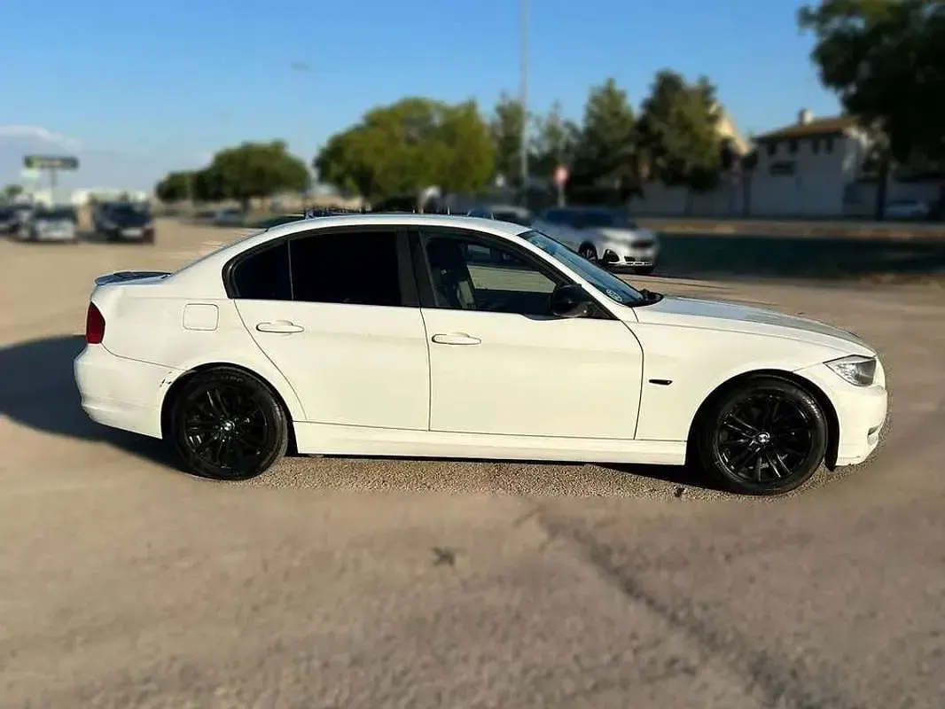 Usado BMW 318 143 CV (105 kW) 2009 Blanco Berlina