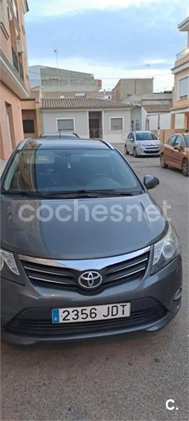 Gris / plata Usado 2015 Toyota Avensis Executive Familiar | 8300 € (Precio justo) - Imagen 1/4