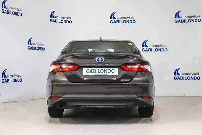 Käytetty Toyota Camry Advance 218 HP (160 kW) 2021 Ruskea Sedan