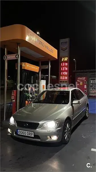 Usado Lexus IS200 155 CV (114 kW) 2005 Gris / plata Berlina